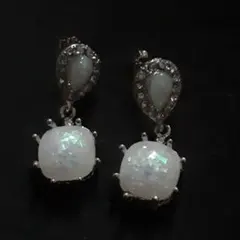 大きめオパールピアス