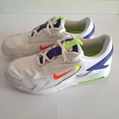 美品　ナイキエアマックスボルト　24.5㎝　スニーカー　ホワイト　運動靴