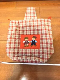 赤とベージュのチェック柄 手提げバッグ