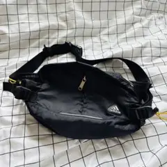 【美品】adidas アディダス　ボディバッグ ブラック　黒　ナイロン