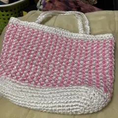 ピンクと白の編み物トートバッグ
