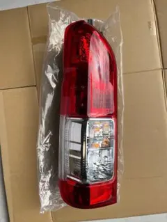 ハイラックス タイトヨタ純正 テールランプ 右 中古 - メルカリ