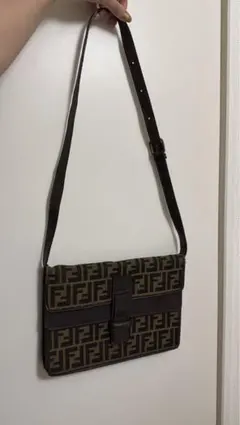 フェンディ ショルダーバッグ ズッキーノ ズッカ柄 ブラウン ロゴ光沢