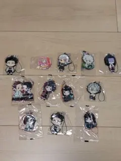 鬼滅の刃　ラバーキーホルダー　缶バッチ