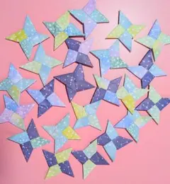 【ハンドメイド】折り紙 手裏剣 23個セット 星空・宇宙柄 壁面飾りのサムネイル