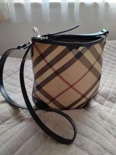 Burberry ノバチェック ショルダーバッグ（袋付き）のサムネイル