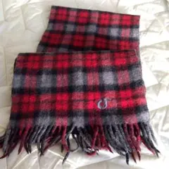 赤と黒のチェック柄マフラー