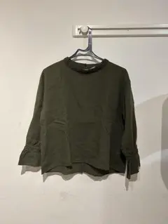 【サマンサモスモス】カーキ　袖フリルブラウス