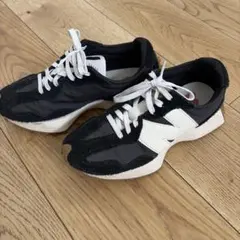 New Balance 327 ブラック/ホワイト