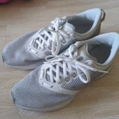 Nike Zoom　STRIKE　ランニングシューズ ホワイト/グレー