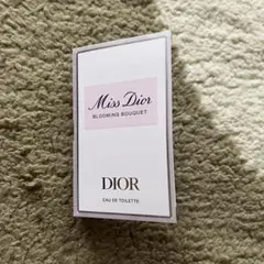 Miss Dior Blooming Bouquet 香水 サンプル 1mlのサムネイル