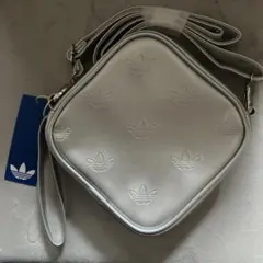 adidasバックのサムネイル