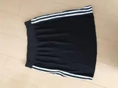 adidasプリーツスカート