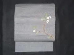 灰色古典華柄 薄生地紬 長さ約3ｍ58㎝幅約29㎝ 未使用超美品並激安価格の出物のサムネイル
