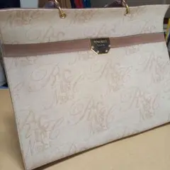 ニナリッチ 総柄 スクエア ベージュ NINA RICCI 【中古】のサムネイル