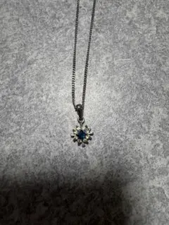 雪の結晶ペンダントネックレス 青色ストーン