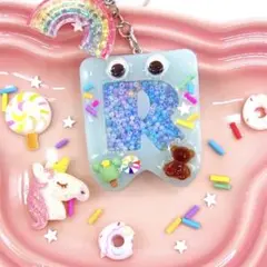 キーホルダー チャーム シェイカー イニシャル r 虹 目 モンスター お菓子