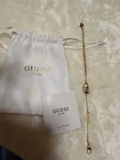 GUESS ゴールドトーン パドロック チャーム ブレスレットのサムネイル