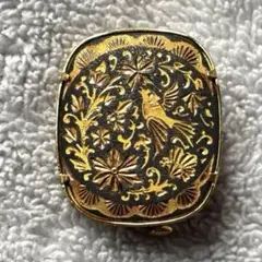 スペイン製 トレド象嵌 ダマスキナードブローチ 鳥と草花 黒×金　伝統工芸