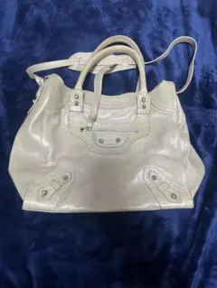 ライトグレー レザー ハンドバッグ スタッズ付き