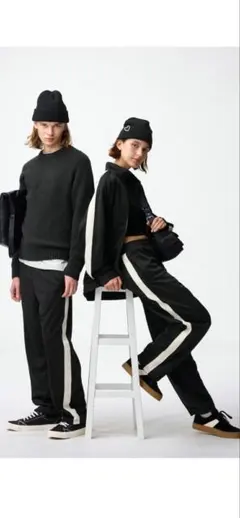 【新品未使用】GUトラックパンツ　ブラック サイドストライプ 　Sサイズ