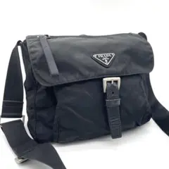 【美品】プラダ　ショルダーバッグ　三角プレート　ナイロン　ブラック　白タグのサムネイル