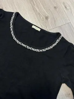 ブラックパール装飾ニット長袖トップス