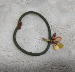 ビーズチャーム付きヘアゴム