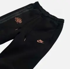 Nike Synaworld コラボ ジョガーパンツ