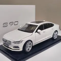 VOLVO S90パールホワイト★CSM1/18スケールダイキャスト製モデルカーのサムネイル