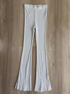 ノアル　NOAHLリブパンツ フレアパンツスリット入り ホワイト