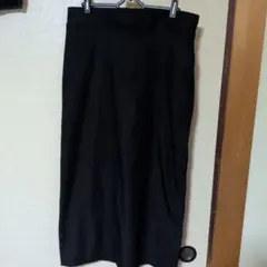 黒のタイトロングスカート