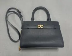 【美品】CHARLES &KEITH ブラック ショルダーバッグのサムネイル
