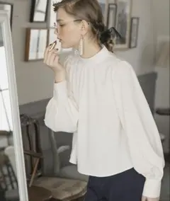 BONLECILL noir袖パールギャザーボリュームスリーブハイネックブラウス