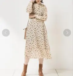 ナチュラルクチュール　ロング　花柄　ワンピース　長袖 ベージュ　アイボリー