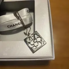 CHANEL カメリア スクエア ネックレスのサムネイル