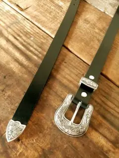 美品✨サンローラン　ウエスタンベルト　ロゴ刻印　シルバー金具　黒 美品✨サンローラン ウエスタンベルト YSLロゴ刻印 シルバー金具 黒