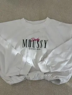 MOUSSY ロゴ入り クロップドスウェット