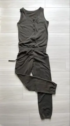 ほぼ未使用 ユニクロ オールインワン スウェットパンツ マタニティにも◎