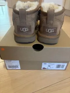 美品 正規品 UGG キッズムートンブーツ 17cm 箱あり