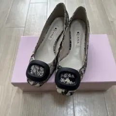 DIANA ダイアナ　花柄プリント生地　パンプス22㎝のサムネイル