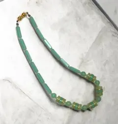 【1970年代ヴィンテージ】幾何学デザイン ネックレス 緑 ゴールド詳細不明