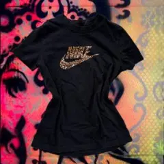 Nike ヒョウ柄ロゴ ブラックTシャツ Sのサムネイル