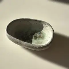 楕円形陶器 グレーと緑のグラデーション