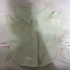 クリーム色 ボタン付きつけ襟
