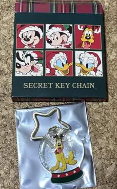 ディズニーストア　クリスマス　2025 シークレットキーチェーン　プルート