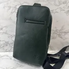 ほぼ未使用D.KELLY ディーケリー PUレザーボディーバッグ ウエストポーチ