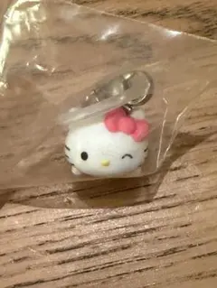 お手玉　ハローキティ　めじるしアクセサリー　サンリオ　ガチャガチャ