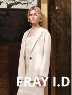新品タグ付き　FRAY I.D バックサテンノーカラー ラベルジャケットのサムネイル
