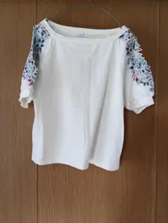 JENASIS　　刺繍入りオフショルダーTシャツ ホワイトのサムネイル